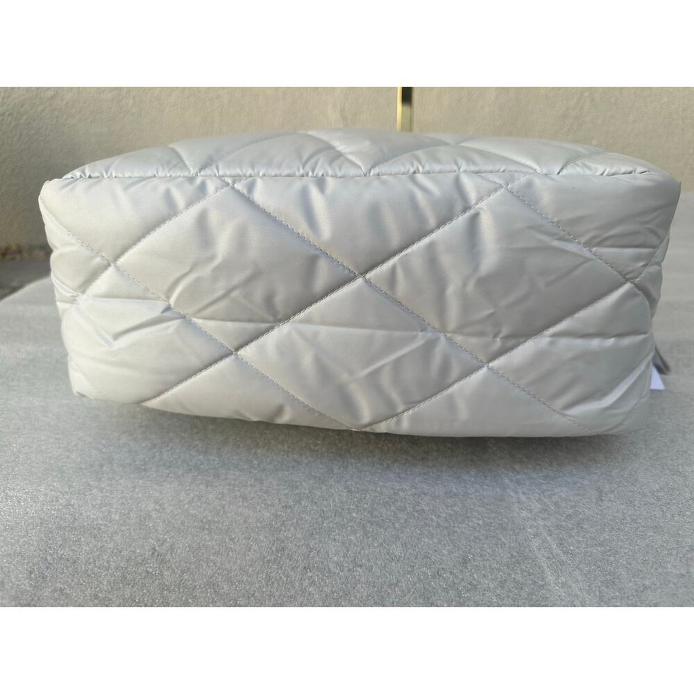 NWT Vera Bradley XL Cosmetic Bag Oyster Mushroom Ultralight Quilted Travel Bag - Picture 5 of 11
